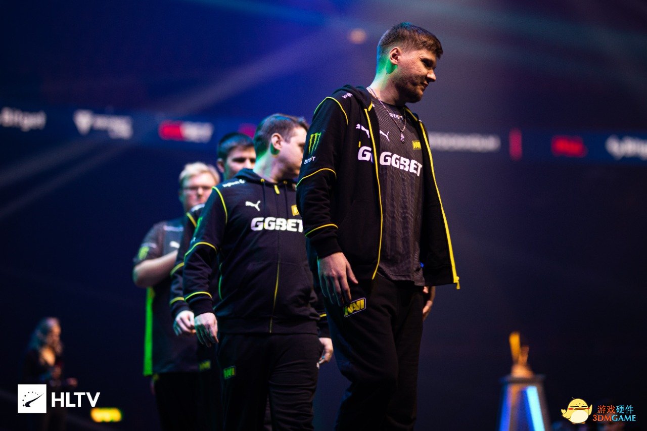 任右边锋或 任右边锋或